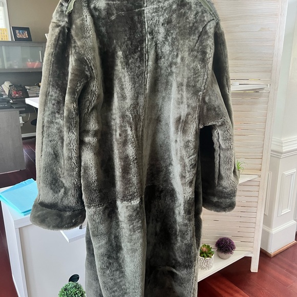 Mac Douglas Shearling Fur and Suede Coat - Picture 9 of 11
